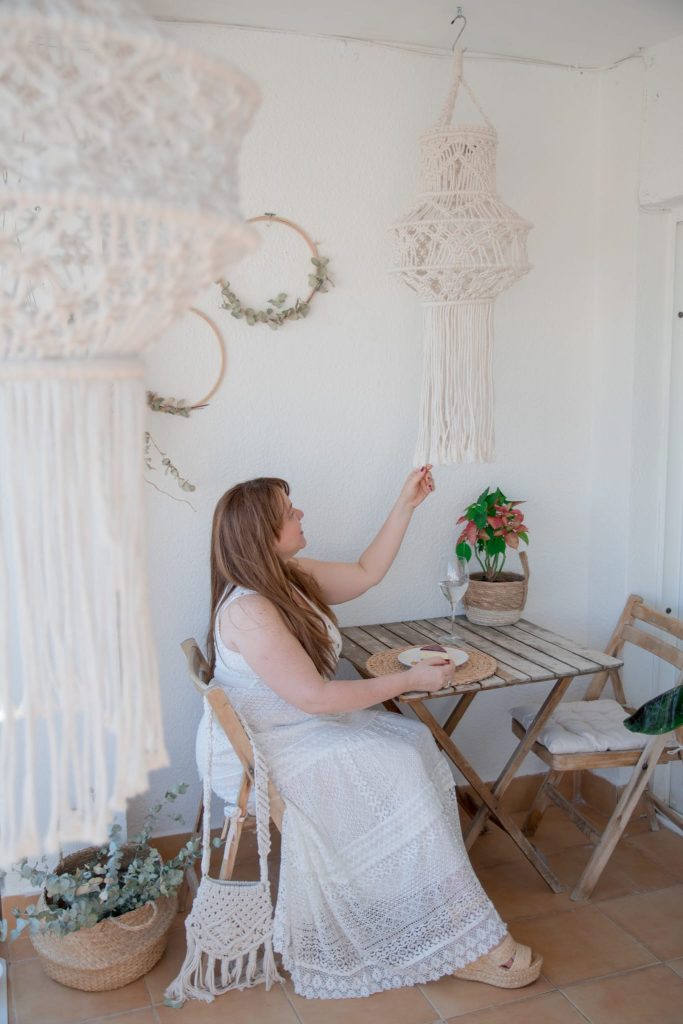 Espaciós decorados con lámparas de macramé