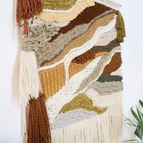 Tapiz colgante de pared de macramé y arte textil ARENA hecho a mano decoración del hogar CUERDA de algodón, cuerdas, telas, lana HANDMADE (PIEZA ÚNICA)